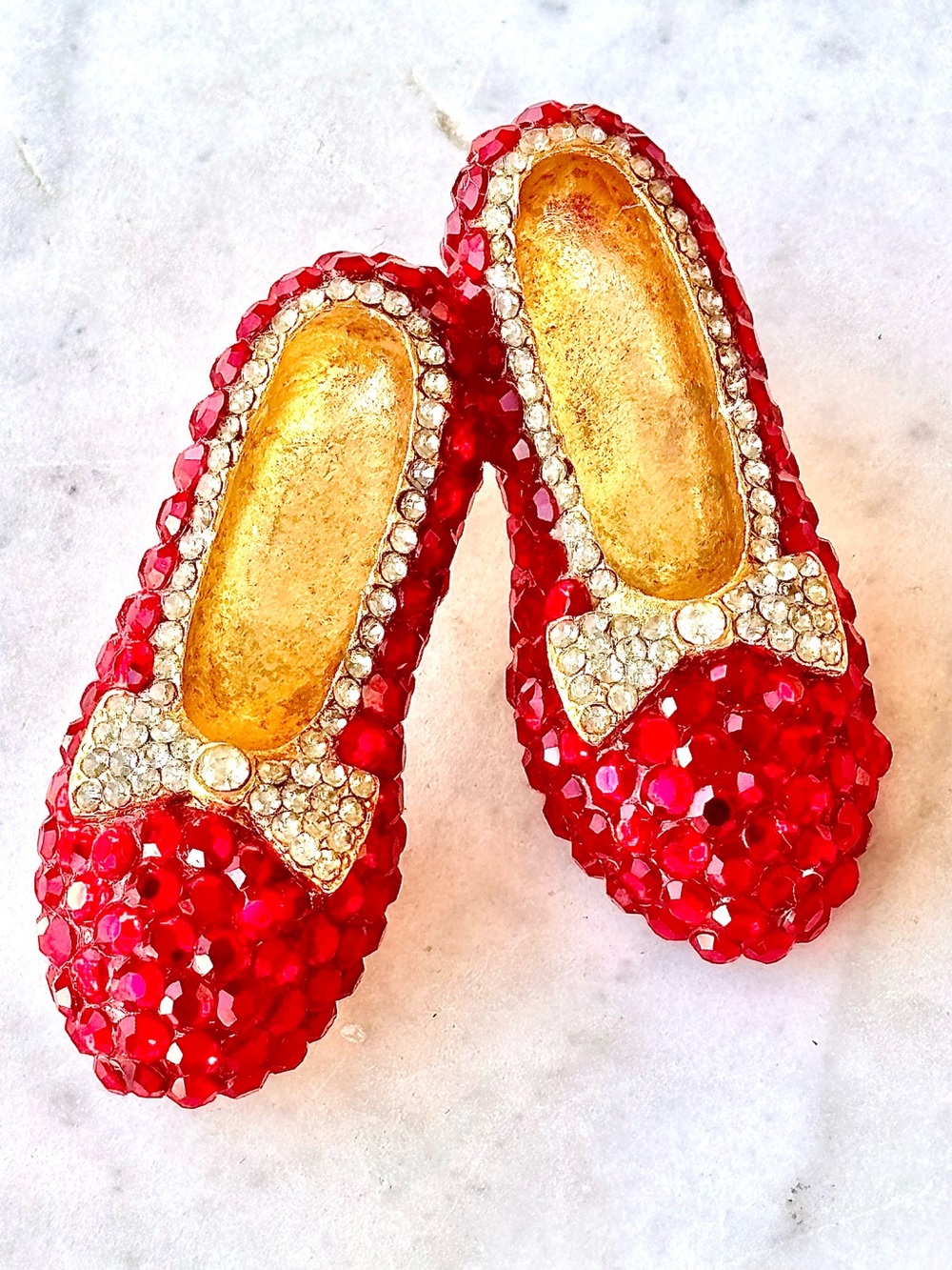 TARA Red PAVE Crystal SHOES BROACH VINTAGE DEAD STOCK RHINESTONE BOW DORTHY OZ